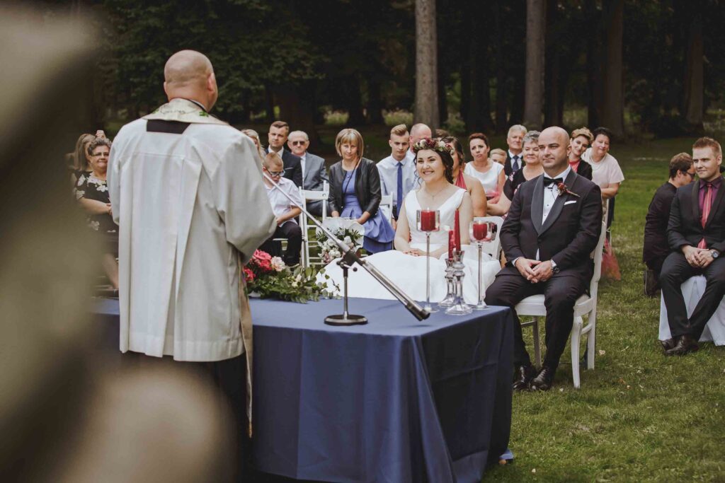 Magia Ślubu Kościelnego w Plenerze, Urok Pałacu Wojanów 9 Ślub kościelny w plenerze